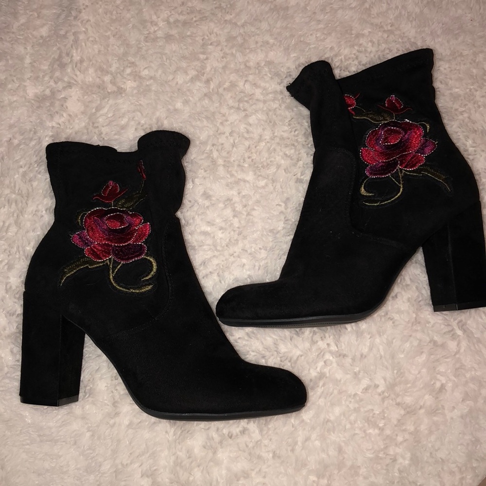 High heel ankle boots with rose detail on the side
